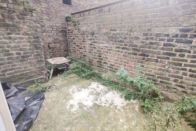 Flat 3 32-34, Swinton Street, Greater London photo 3