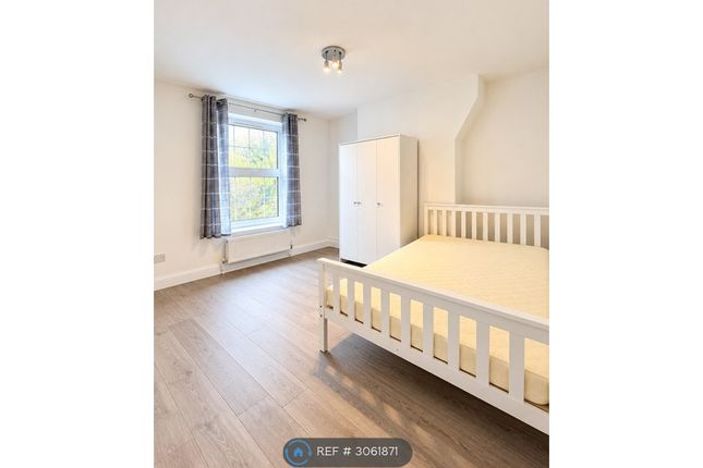 Flat, Newcourt House Pott Street, London photo 4