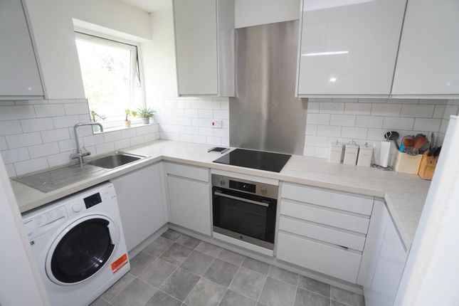 6 Park View Court Eaton Avenue, High Wycombe photo 2