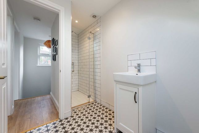 Flat for sale in Sutton Road, London