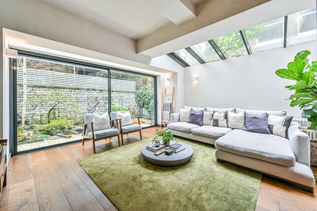 Flat for sale in Hackford Road, Oval, London