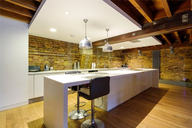 Flat for sale in New Concordia Wharf, Mill Street, London