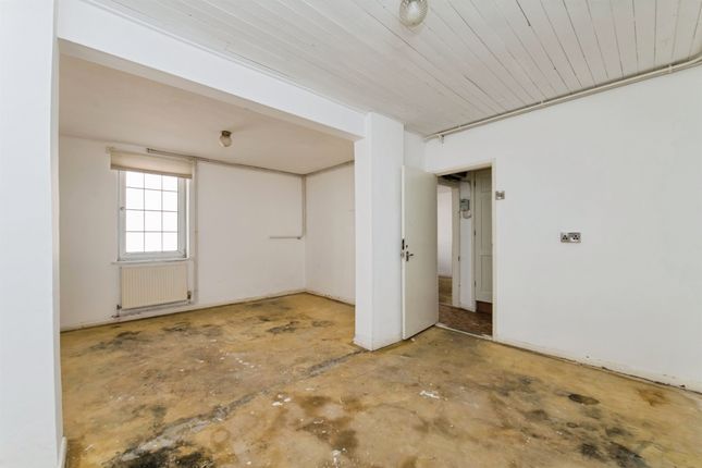 3, Lyme Street, Axminster photo 3