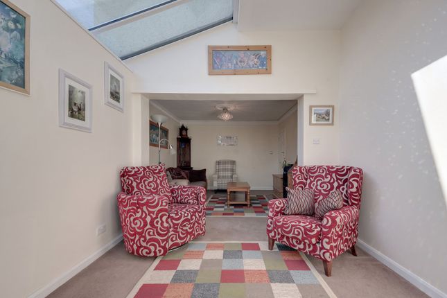 5 Maxwell Rise, Watford photo 4