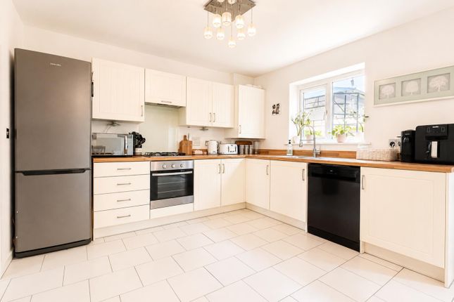 39, Sir Bernard Paget Avenue, Ashford photo 4