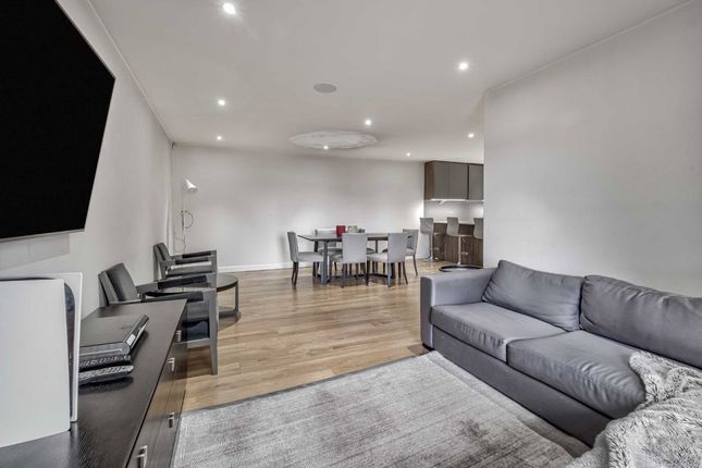 Flat 36, Carvell House, 22, Aerodrome Road, London photo 3
