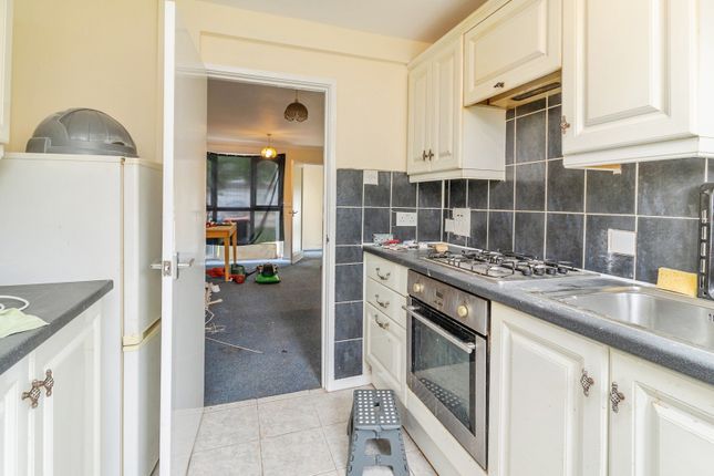 111, Redbridge, Milton Keynes photo 3