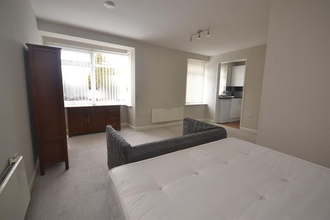 3 Douglas Court, Hartsbourne Road, Reading photo 4