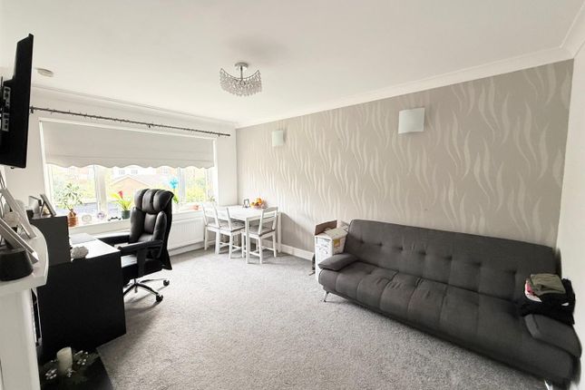 303, Rayleigh Road, Brentwood photo 4