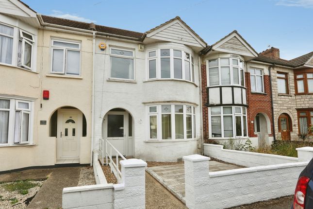3-bed terraced on 17, Park Close, Gosport, £190,000