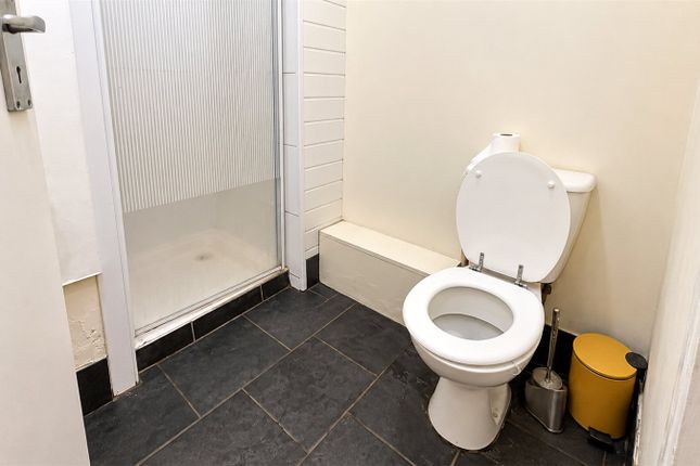 Room 3, 86, Winchelsea Road, London photo 4