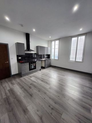 Flat to rent in New Street, Dudley