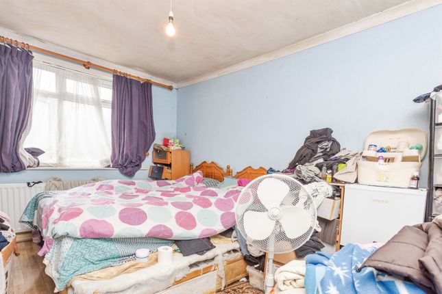 32, Methuen Close, Edgware photo 4