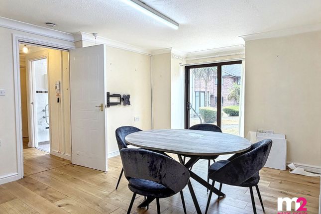 15, Priory Gardens, Abergavenny photo 3