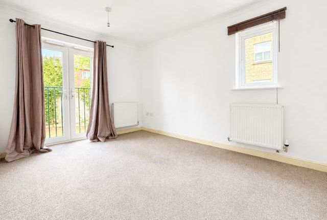 Flat B, 19, Smart Close, Swindon photo 3