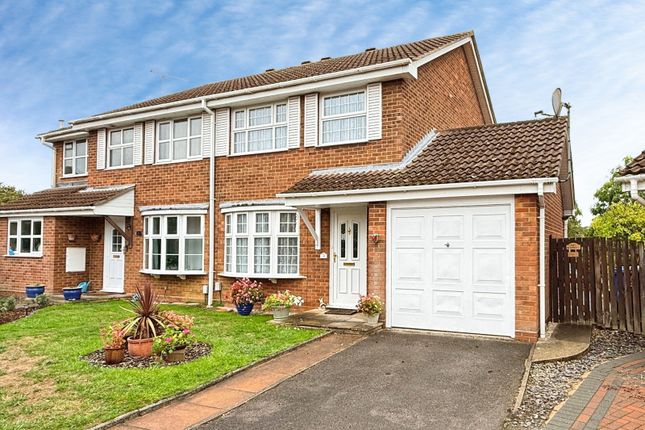 3-bed semi-detached on Langdale Close, Hampshire, £425,000