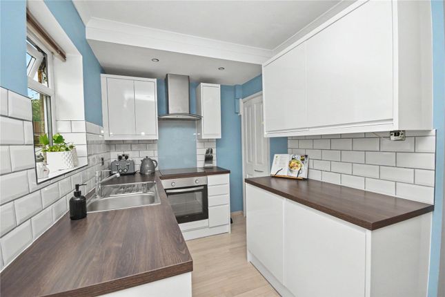37, Woodhill Crescent, West Yorkshire photo 4