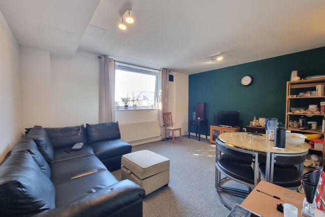 Choice View, Flat 4, Centreway Apartments, Ilford photo 2