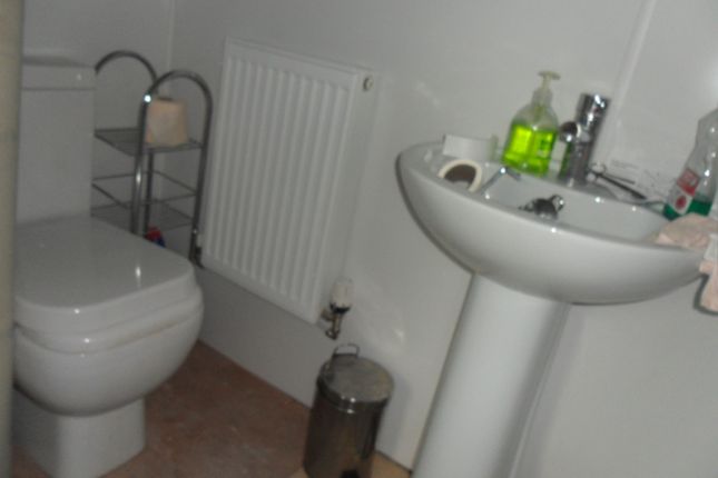 Flat for sale in Victoria Road, Ellesmere Port, Cheshire.