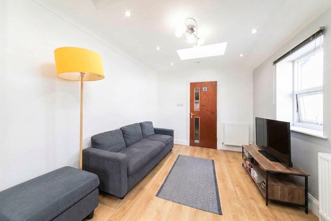 17a Love Lane, Pinner photo 3