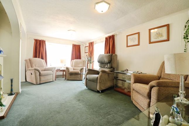8 Orchards Way, Orchards Residential Park, Slough photo 3