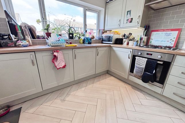 18a, Ewins Close, Ash Vale photo 3