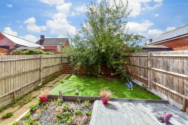 4, Ellisons Crescent, Waterlooville photo 2