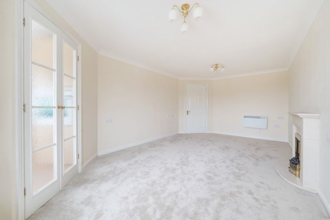 Flat for sale in Prices Lane, Reigate, Surrey