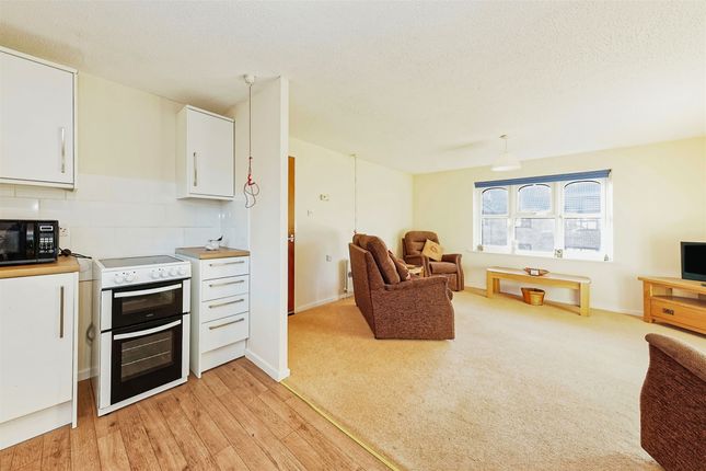 14, Park Court, Abbey Fields, Faversham photo 3