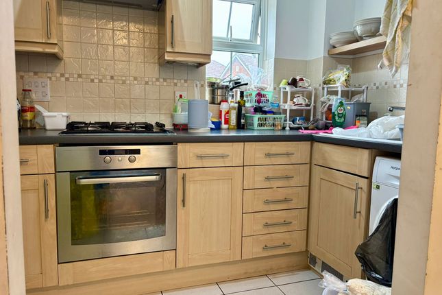 67, Crispin Way, Uxbridge photo 3