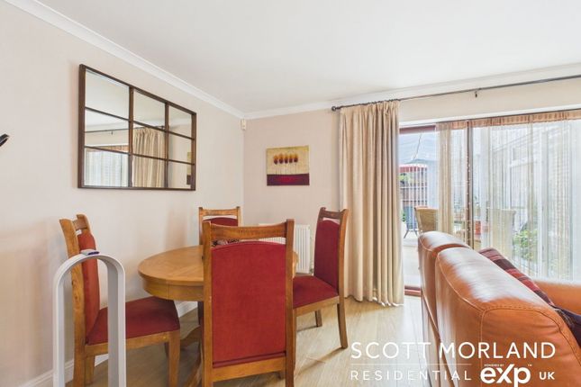 5, Penbere Close, Tadley photo 4