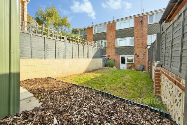 Warren Close, Berkshire photo 2