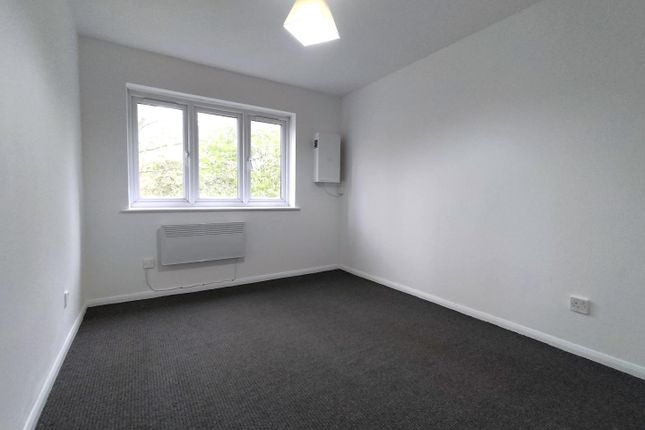 Flat to rent in Shepley Mews, Enfield