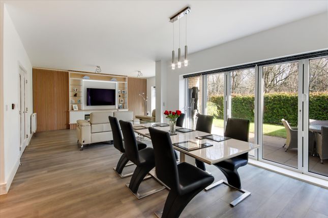 14, Frank Rosier Way, Tunbridge Wells photo 3