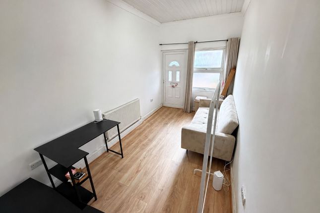 248 Sheringham Avenue, London photo 3