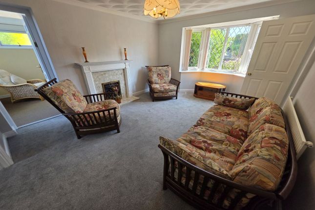 3, Plas Derwen Way, Abergavenny photo 4