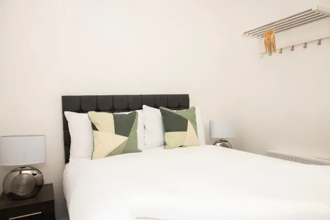 Flat to rent in Lord Street, Liverpool