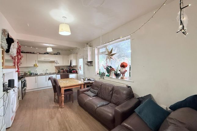 271, NOTTINGHAM photo 3