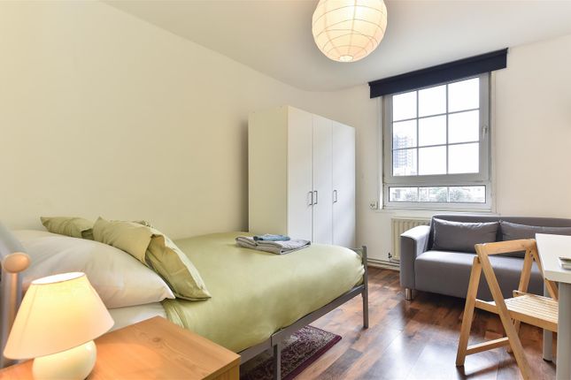 Flat 54, Everard House, Boyd Street, London photo 3
