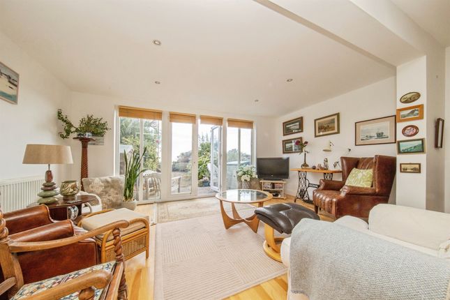 6, Barnett Reach, Green Lane, Walton On The Naze photo 4