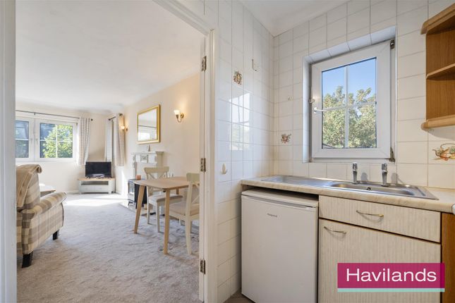 Flat 54, Woodmere Court, 7, Avenue Road, London photo 4