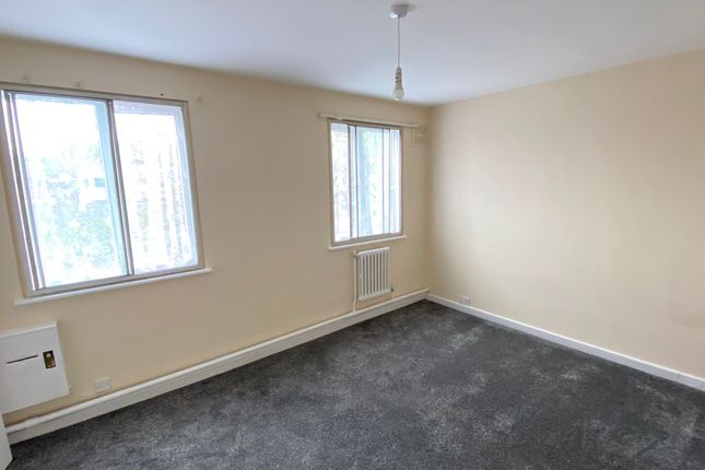 Flat to rent in Byron Road, Harrow