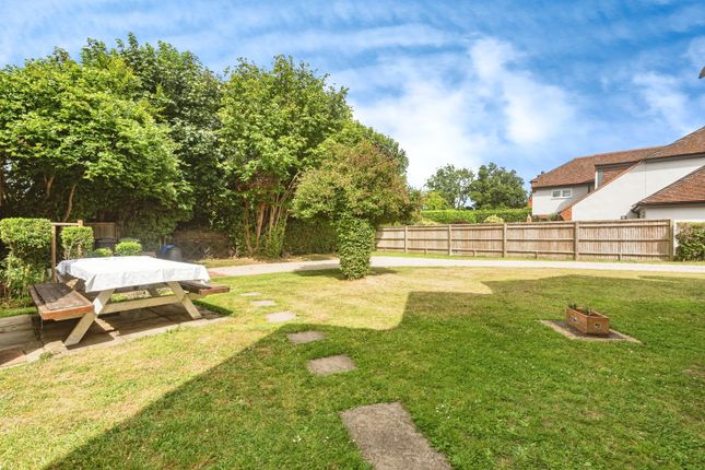 2 Gable Cottages, Reades Lane, Reading photo 4