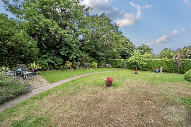 11, White Lion Gate, Cobham photo 3