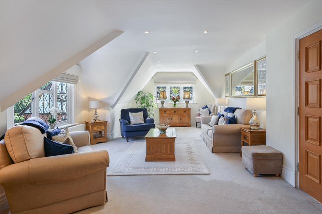 6 Holly Hill Park, Holly Hill Drive, Banstead photo 4