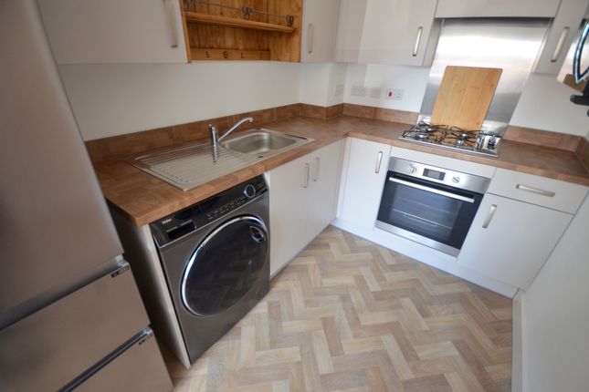 15, Bytham Close, Grimsby photo 2