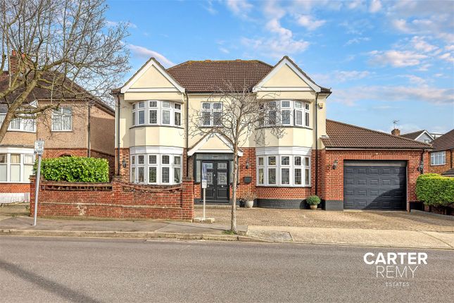 Thumbnail Detached house for sale in Rosslyn Avenue, Harold Wood