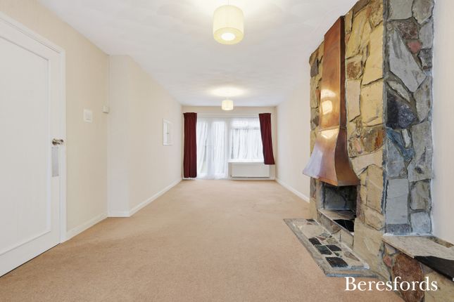 5, Fern Close, Essex photo 4