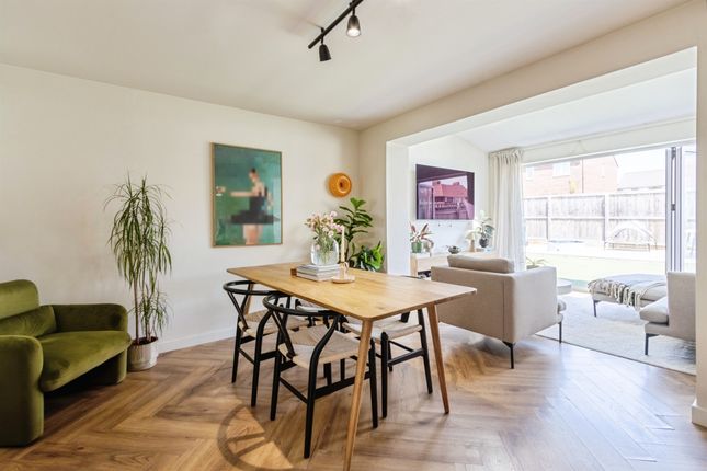 5, Parklands Court, Leeds photo 4