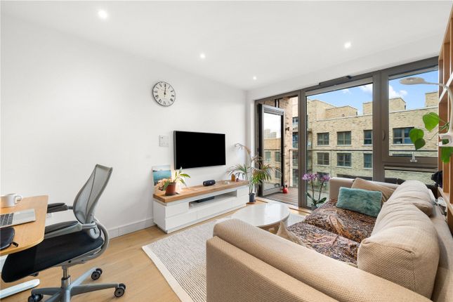 Flat 405,, Sirus House, London photo 3